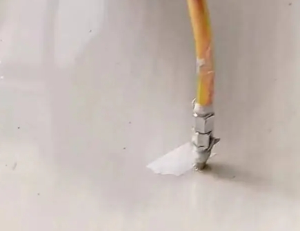 石城瓷砖空鼓维修公司专业解答在瓷砖铺贴过程中，如果使用的砂料过粗（如全部使用了粗砂），可能会导致以下问题